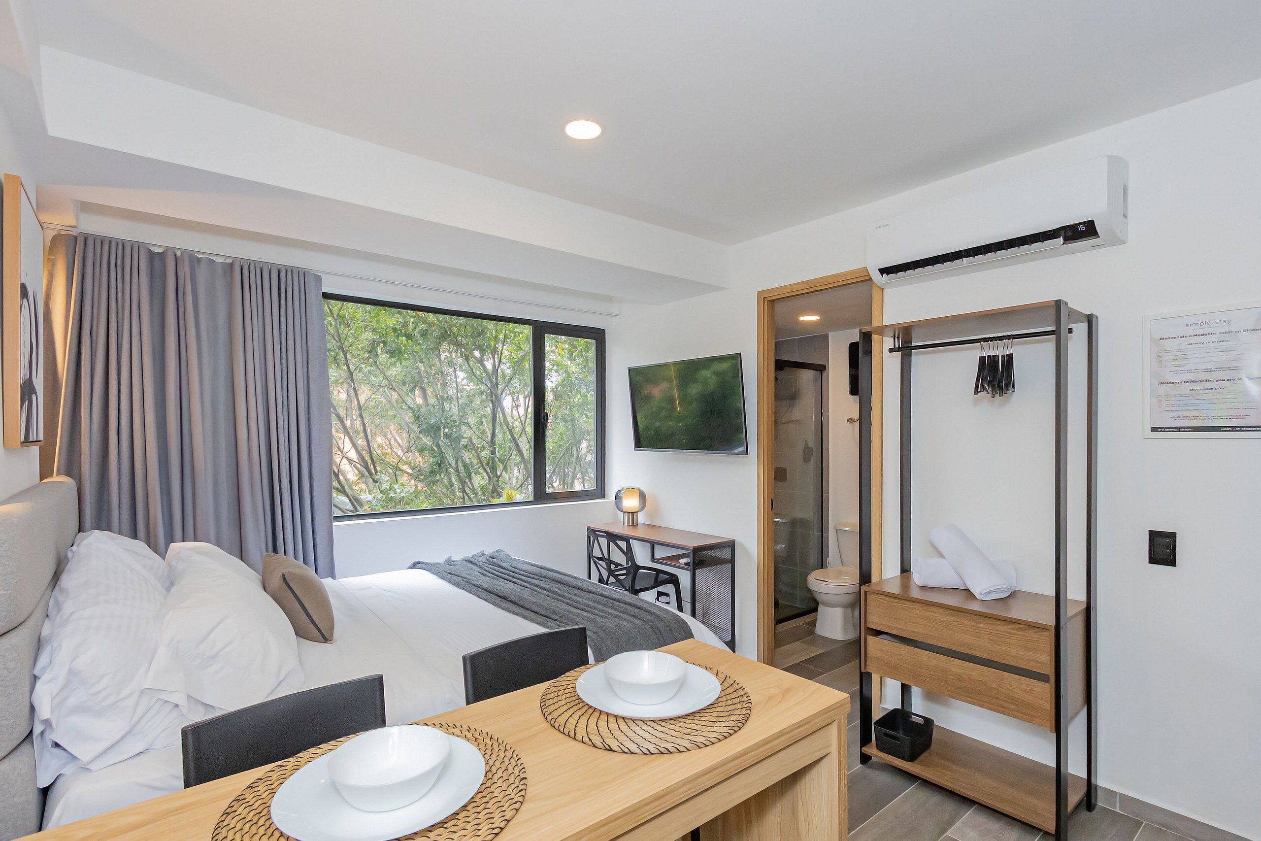 Appartement classique | Coffre-fort, bureau, rideaux d’obscurcissement, accès au Wi-Fi (inclus)