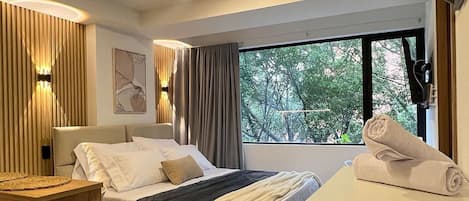 Appartement Confort | Coffres-forts dans les chambres, bureau, rideaux occultants