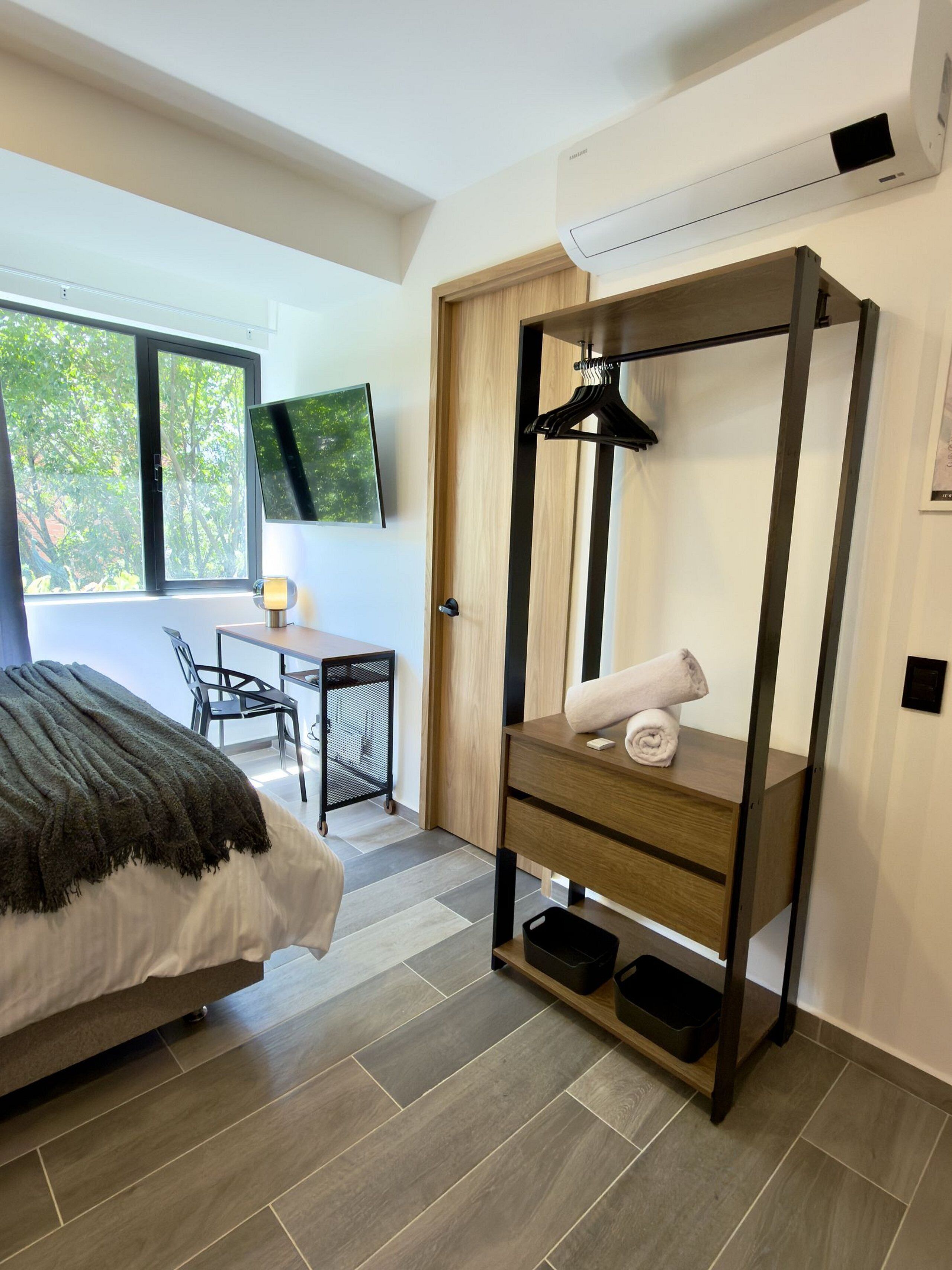 Apartemen Klasik | Brankas, meja kerja, tirai kedap cahaya, dan Wi-Fi gratis