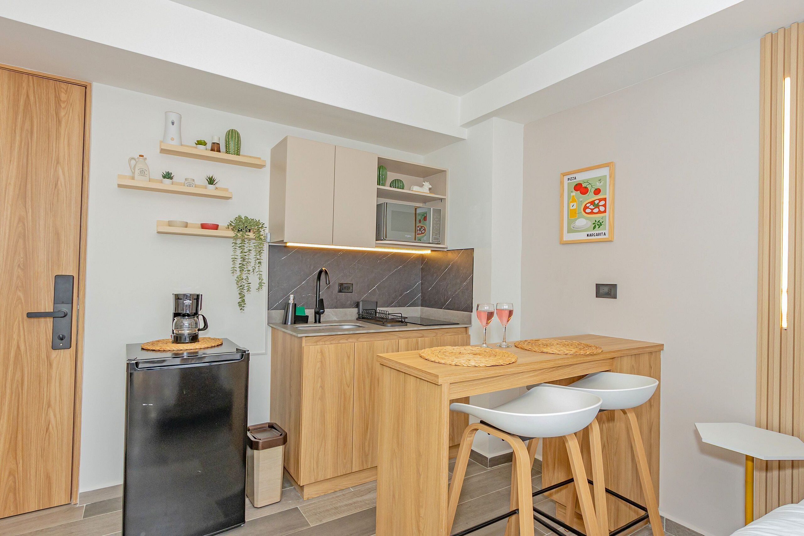 Classic Apartment | Private kitchen | Mini-fridge, microwave, stovetop, dishwasher