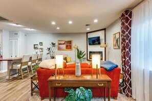 TV, fireplace - Unique, Convenient Couple’s Apt Near Dtwn Flushing (Flushing)