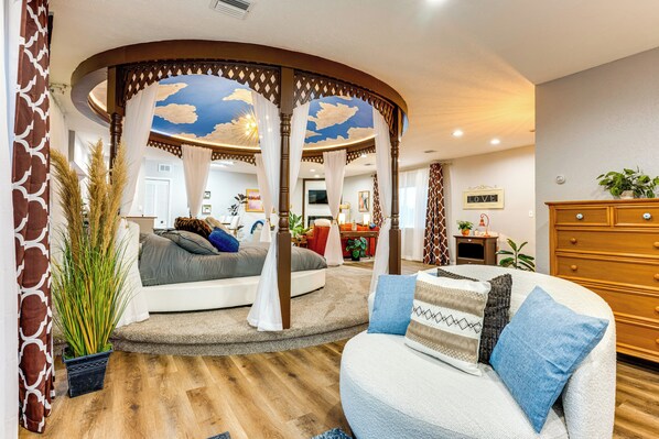 Interior - Unique, Convenient Couple’s Apt Near Dtwn Flushing (Flushing)