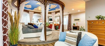 Unique Couple's Studio Near Dtwn Flushing