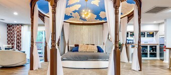 Unique, Convenient Couple’s Apt Near Dtwn Flushing