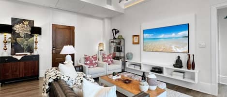 Apartamento Signature, 2 habitaciones, cocina | Sala de estar | Smart TV de 40 pulgadas con canales digitales