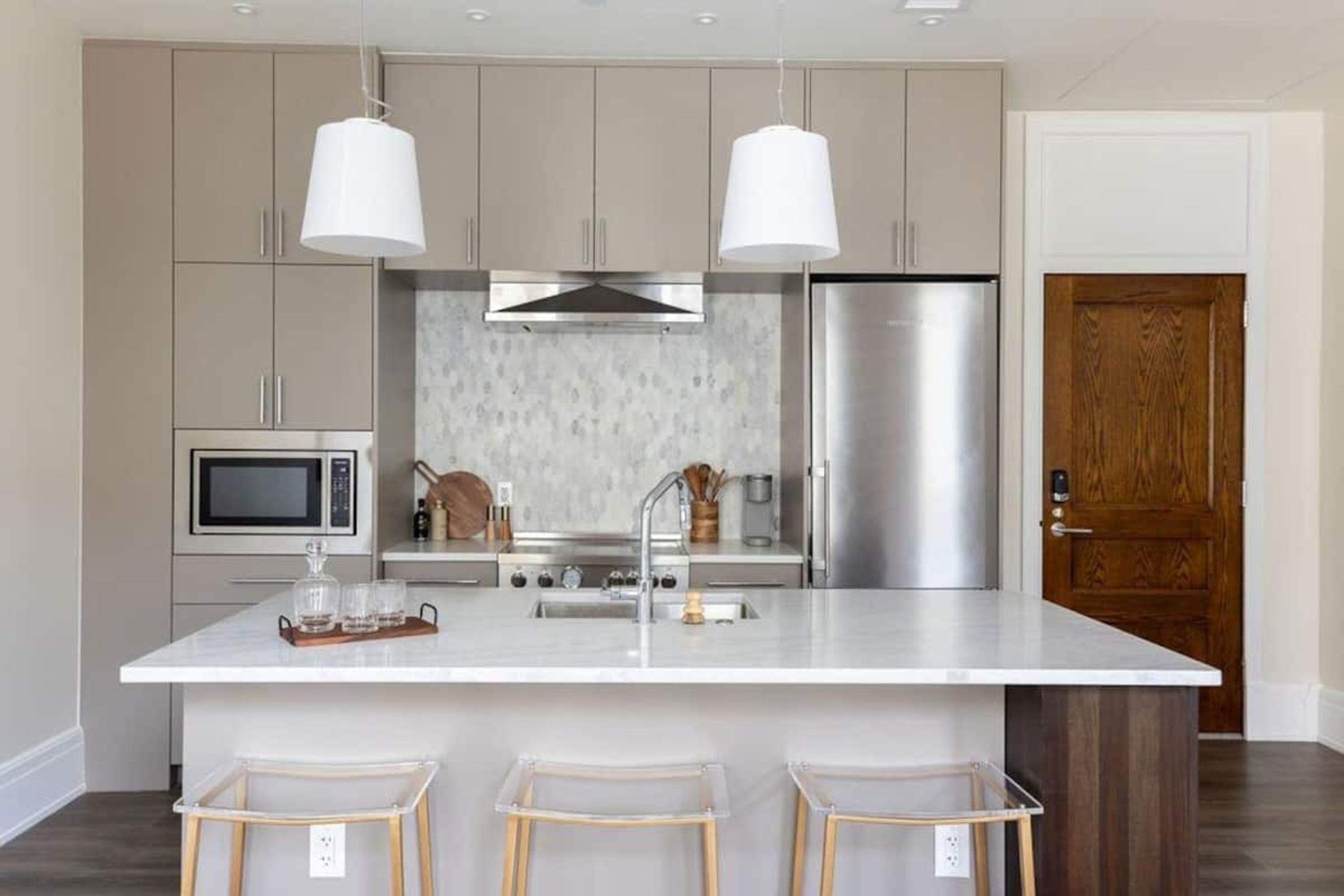 Signature Condo, 1 Bedroom, Kitchen, Courtyard View | Private kitchen | Fridge, microwave, oven, stovetop