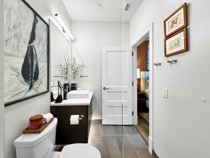 特色公寓式客房, 2 间卧室, 厨房, 城市景观 | 浴室 | 肥皂、洗发水、卫生纸