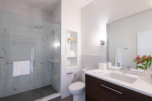 Signature Condo, 1 Bedroom, Kitchen, Courtyard View | Bathroom | Free toiletries, hair dryer, towels, soap - The Brent Lofts (Pensacola)