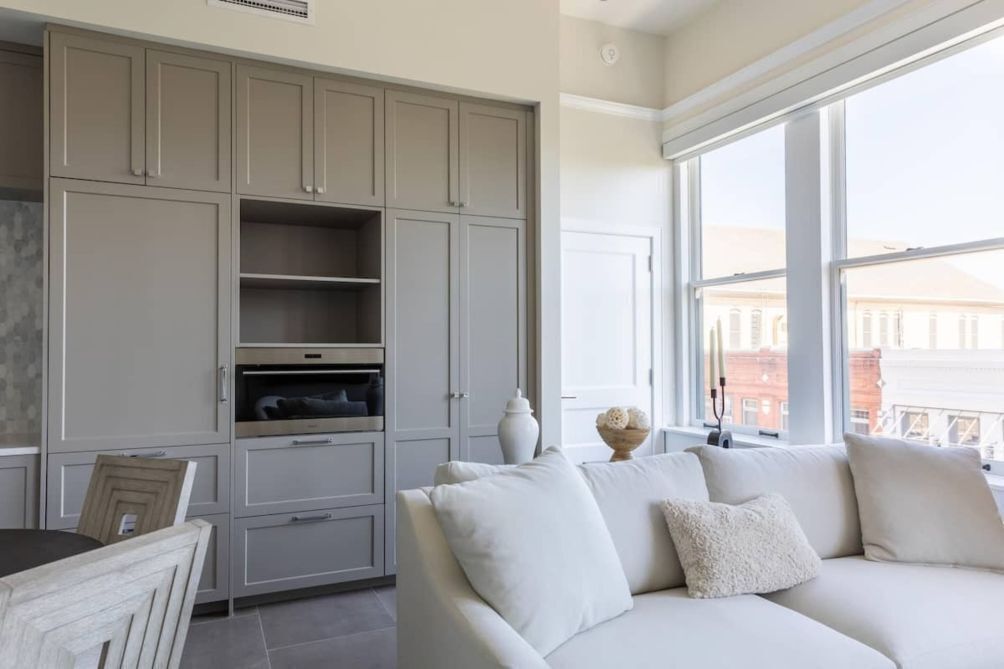 Executive-Apartment, 1 Schlafzimmer, Nichtraucher | Wohnzimmer | 40-Zoll-Smart-TV mit Digitalempfang