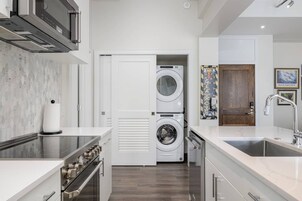 Cafetera/tetera, refrigerador, microondas, horno