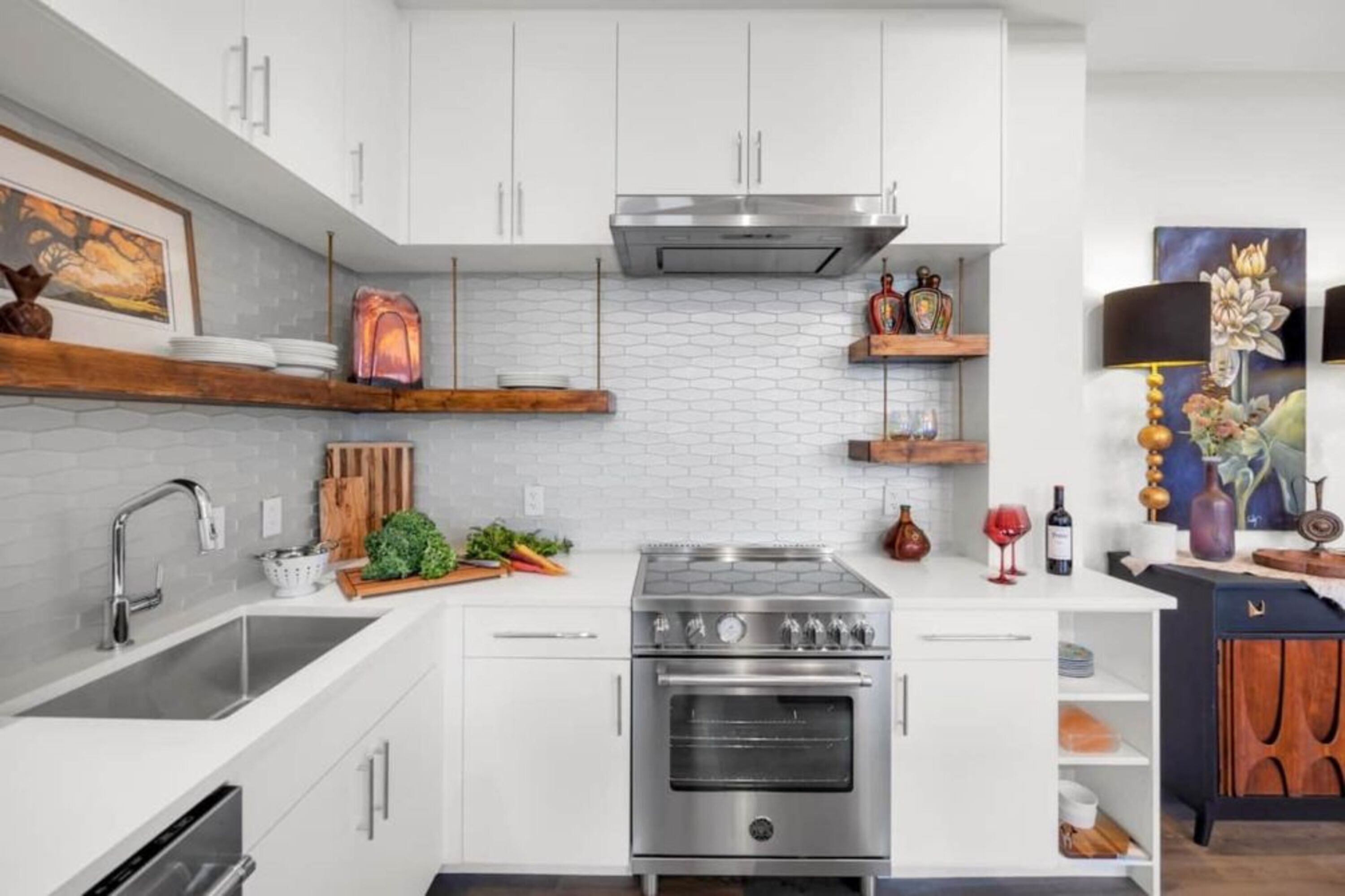Signature-Apartment, 2 Schlafzimmer, Küche | Eigene Küche | Wasserkocher mit Kaffee-/Teezubehör, Kühlschrank, Mikrowelle, Ofen