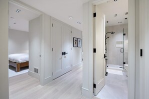 5 室のベッドルーム、WiFi、ベッドシーツ