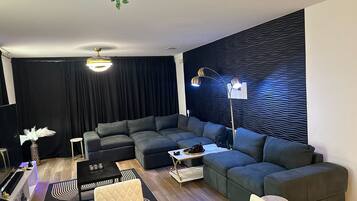 Smart-TV, Videospiele, Bücher, Stereoanlage