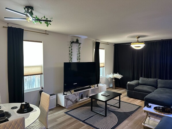 TV - Cozy Hideaway with Pool – Relax & Unwind Just Off the Highway (Maxwell)