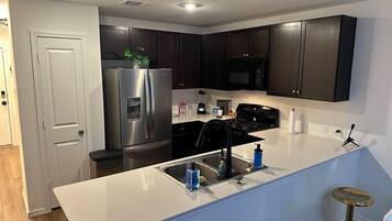 Mikroaaltouuni, uuni, liesi, astianpesukone