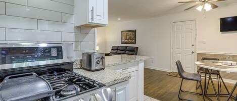 Fridge, microwave, stovetop, dishwasher