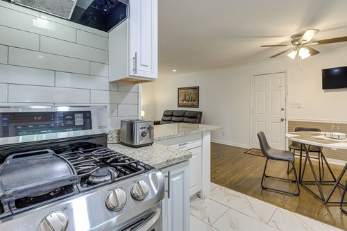 Walk to Lakewood Amphitheatre: Atlanta Apartment!