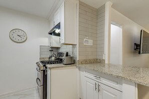 Refrigerador, microondas, parrilla de estufa y lavavajillas 