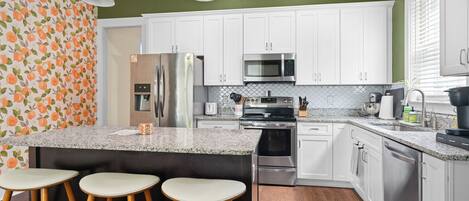 Apartment, Patio, Courtyard View | Private kitchen