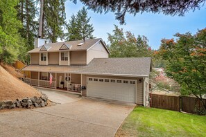 Exterior - 4 Mi to Waterfront Parks! Cozy Apt in Tacoma Area (University Place)