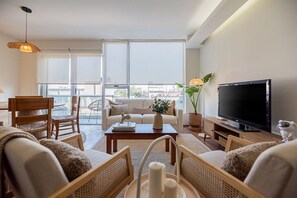 Smart-TV, Bücher, Stereoanlage