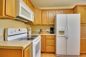 雪櫃、微波爐、爐具、洗碗機