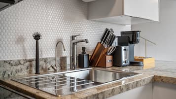 Mikrovågsugn, ugn, spishäll och diskmaskin