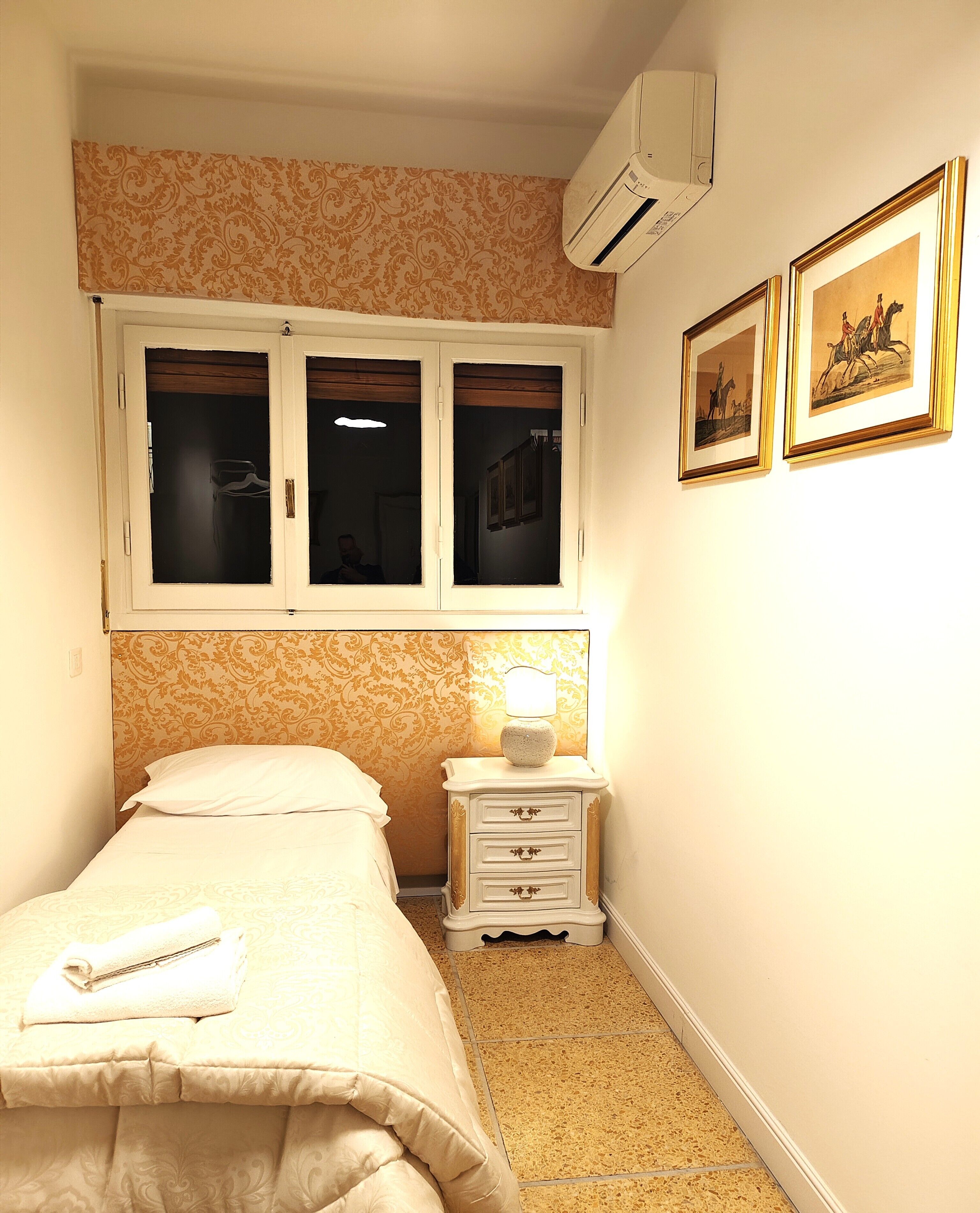 Economy Single Room | Iron/ironing board, free WiFi, bed sheets
