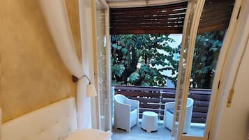 Deluxe Double Room, Garden View | Iron/ironing board, free WiFi