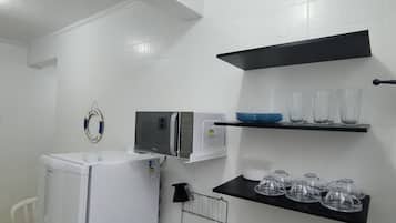 Fridge, microwave, stovetop, cookware/dishes/utensils