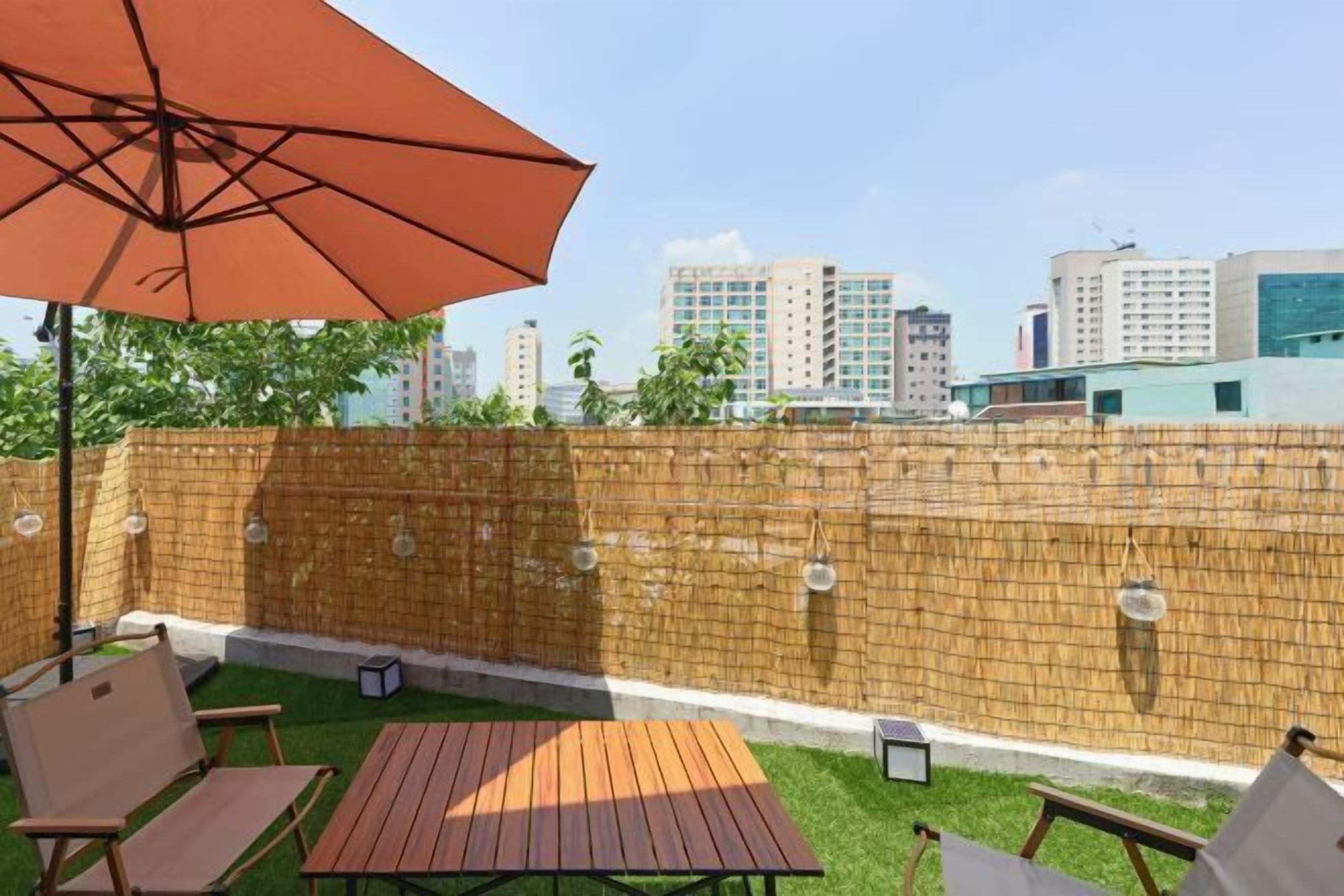 المنشأة من الخارج