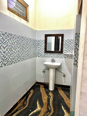 Douche, serviettes fournies, savon