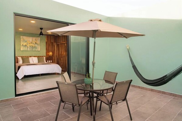 Suite Sénior, 1 très grand lit et 1 canapé-lit, terrasse