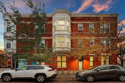 Upscale 4BR in Wicker Park - Damen 1R