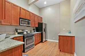 Family Apartment, 4 Bedrooms | Private kitchen