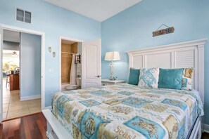 3 bedrooms, desk, iron/ironing board, WiFi