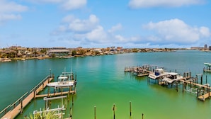A marina with docked boats and a clear view of the surrounding cityscape. - Dog friendly bayfront 4th floor condo with bay views heated pool and spa WD (Clearwater)