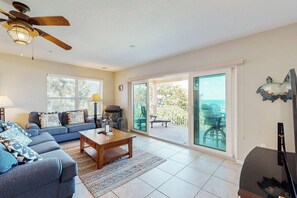 TV, offices - Beachfront corner condo with pool and hot tub easy access to dining (Indian Rocks Beach)