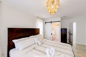 3 soverom, strykejern/-brett, wi-fi og sengetøy