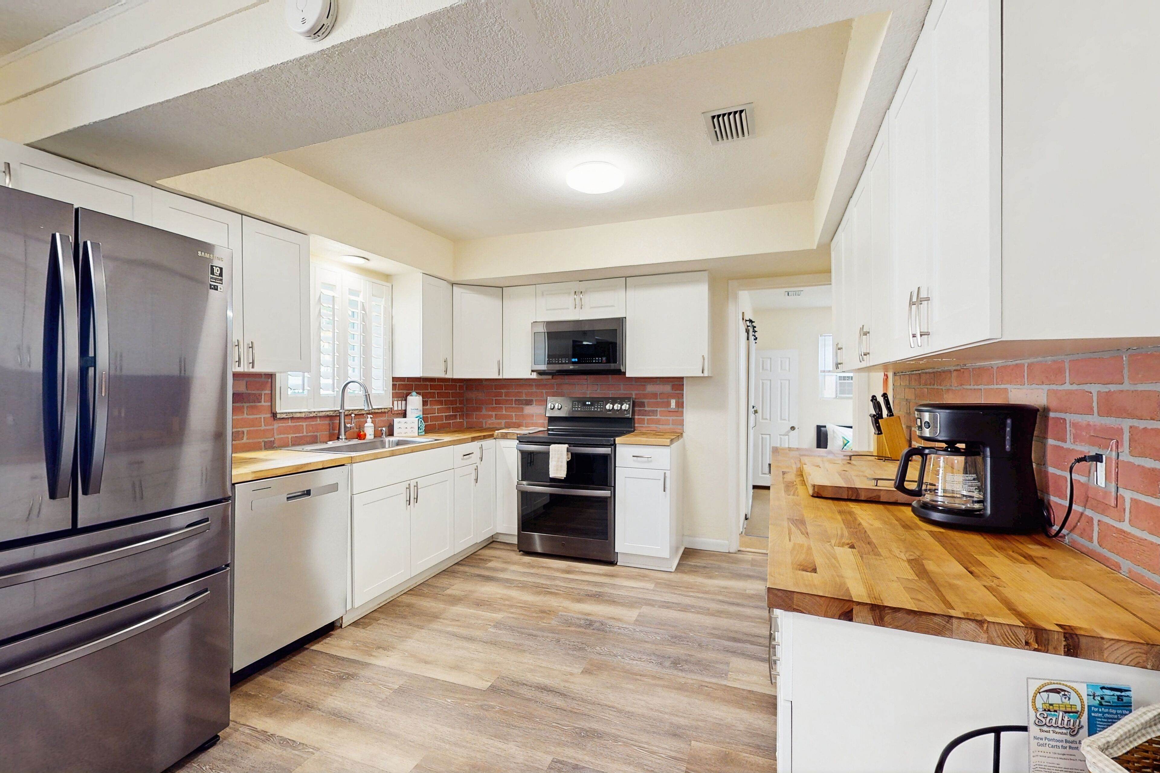 雪櫃、微波爐、焗爐、爐具