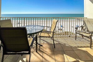 A balcony with a view of the beach and ocean. - Beachfront coastal condo with private balcony WD on site pool and grills (Indian Shores)