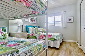 15 habitaciones, tabla de planchar con plancha, wifi y ropa de cama 