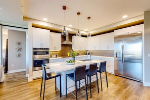 Fridge, microwave, oven, stovetop - Brand new condo steps to beach with balcony heated pool and hot tub dog friendly (Madeira Beach)