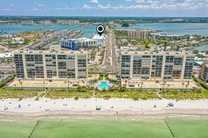 Beach nearby - Brand new condo steps to beach with balcony heated pool and hot tub dog friendly (Madeira Beach)