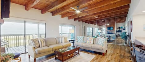 Télévision, lecteur de DVD, chaîne hi-fi, espaces bureaux