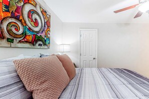 1 soverom, strykejern/-brett, wi-fi og sengetøy