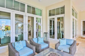 Interior - Exquisite Clearwater Retreat w Heated Pool Game Room Outdoor kitchen and Kayaks (Clearwater)