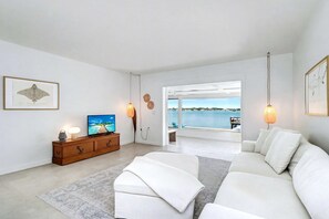 TV, DVD-spiller og kontorer