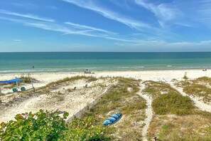 Beach nearby - Beach condo with amazing views heated pool hot tub central AC and WD (Indian Shores)