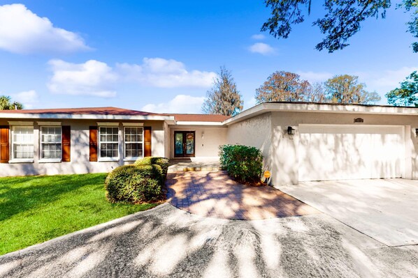 Exterior - Riverfront home near downtown Tampa with panoramic river views streaming WD (Tampa)